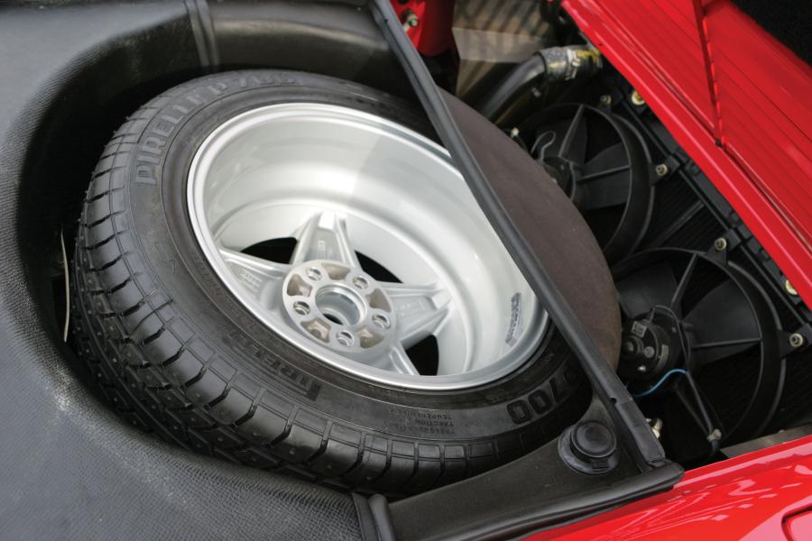  Ferrari 328 GTS 1989 года  (фото 10 из 16)